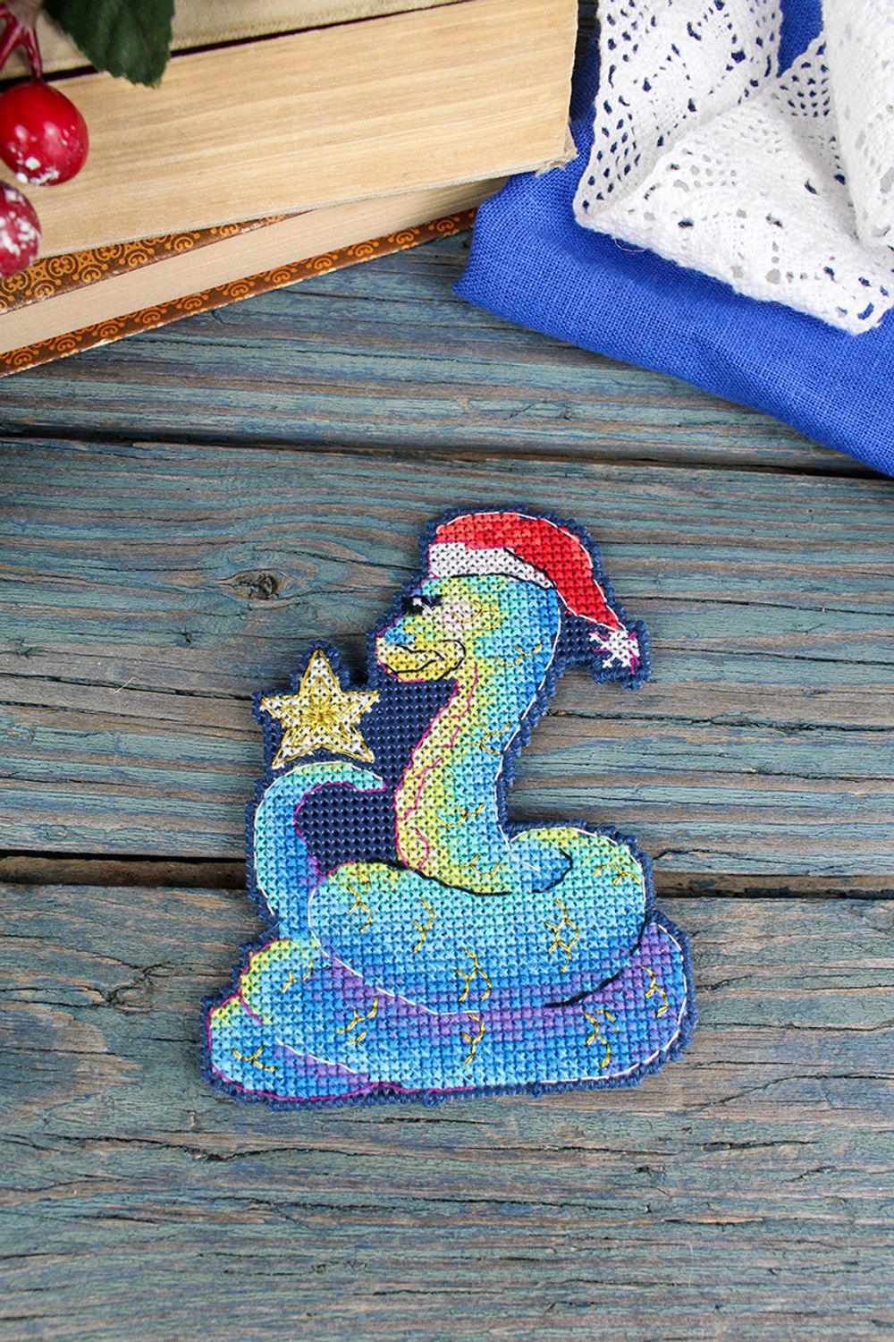 Набор для вышивания нитками МП Студия Р-1141, Змейка на удачу, 11х9 см