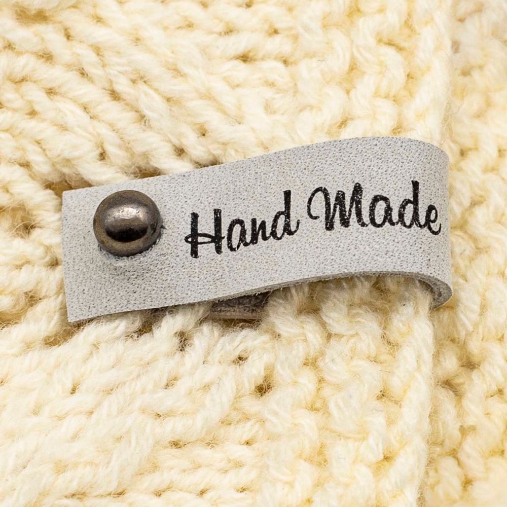 Бирка кожаная с кнопкой "Hand Made" 1,3х7см, уп.4 шт (светло-серый)