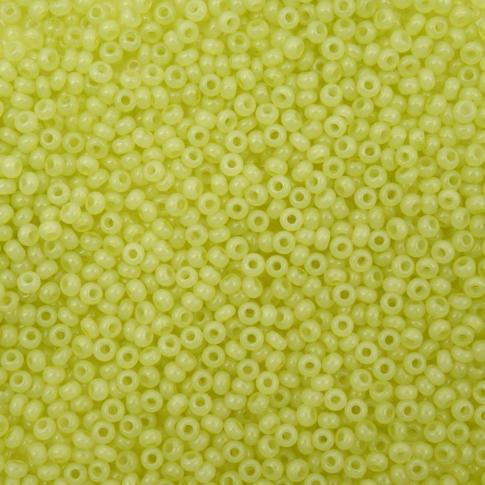 Бисер Preciosa 10/0 (2.3 мм), 500 г, эффект алебастра, круг.отв., (02153) 331-19001-10/0