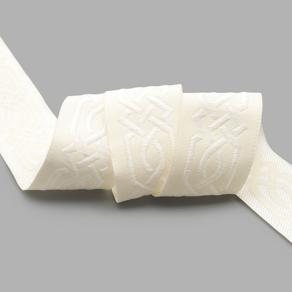 Лента (тесьма) жаккардовая 35.0 мм / 10±0.5 метров, бордюр Кельтский орнамент, 35272 V1 белый