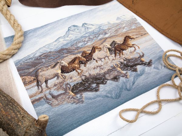 Набор для вышивания нитками Panna, Золотая серия, Бегущие по волнам, 38х30.5 см