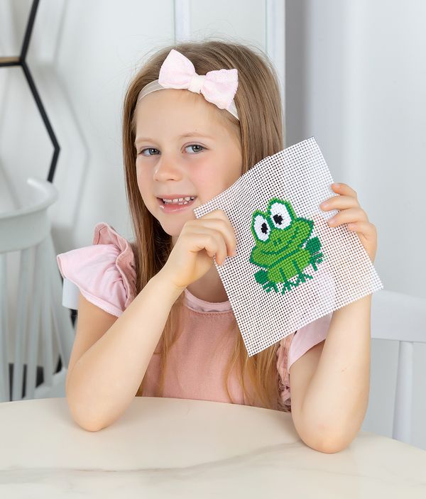 Набор для вышивания нитками Klart, Детские истории. Лягушка, 12х12 см