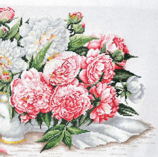 Набор для вышивания нитками Сделай своими руками, Букет пионов, 25.5х50 см