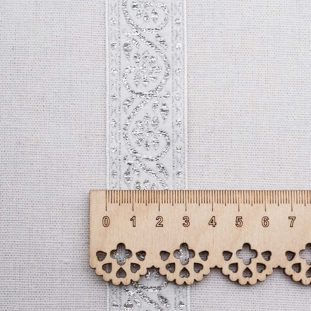 Лента (тесьма) жаккардовая 32.0 мм / 25±1 метров, с метанитом рис. 9819, белый/серебро, С3104Г17