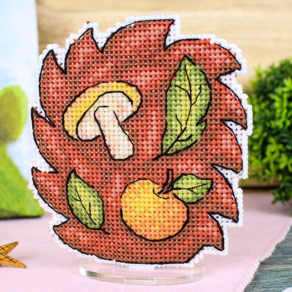 Набор для вышивания нитками МП Студия, на пластиковой канве Озорной ёжик 10х9см