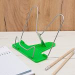 Подставка для книг Универсал с металл. лепестком, цв. в ассорт. (зеленый), П-03