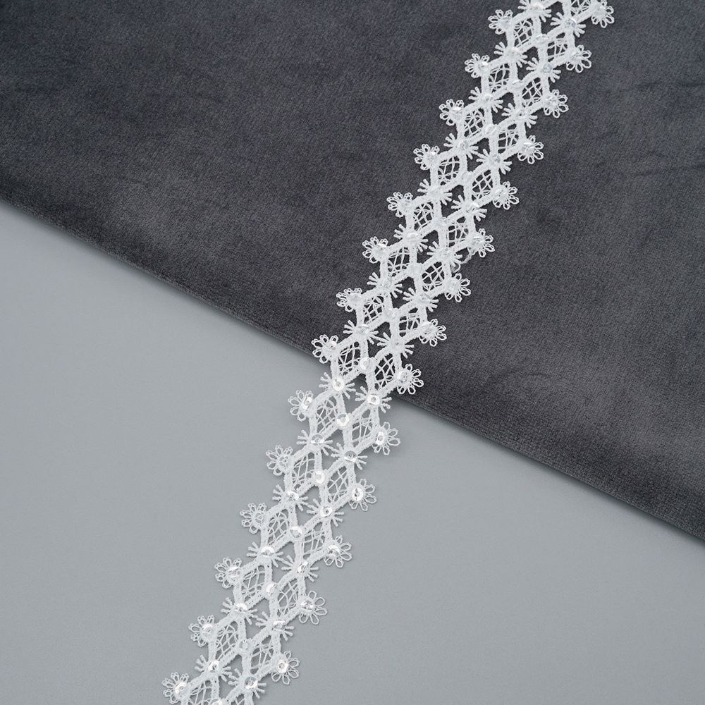 Кружево гипюр (плетёное) 30 мм, / 9.14 метра, с пайетками, белый