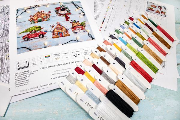 Набор для вышивания нитками LetiStitch, Набор новогодних игрушек, 16х16 см