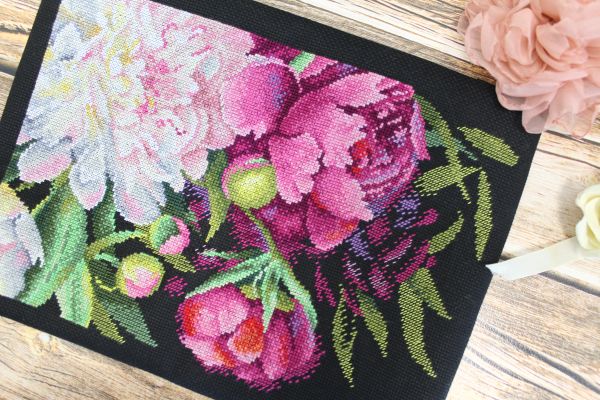 Набор для вышивания нитками МП Студия, Королевские пионы 27х18 см