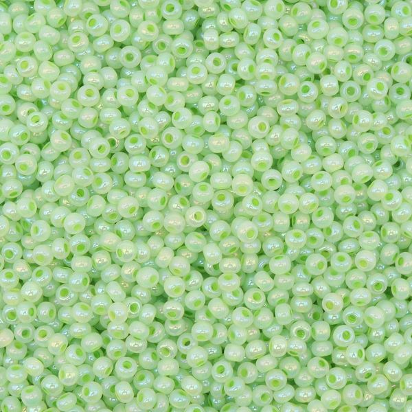 Бисер Preciosa полупрозрачный жемчужный с цв. центром 10/0 (2.3 мм), круг.отв, 50г, (57556)