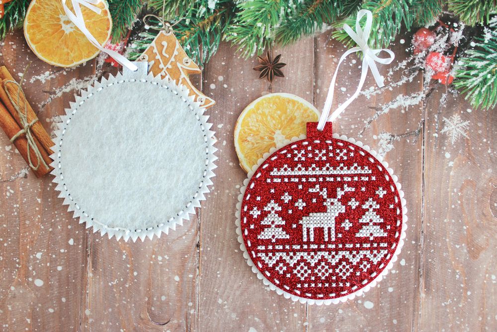 Набор для вышивания нитками МП Студия (Жар-птица), Новогодний шар. Олень 10х11 см