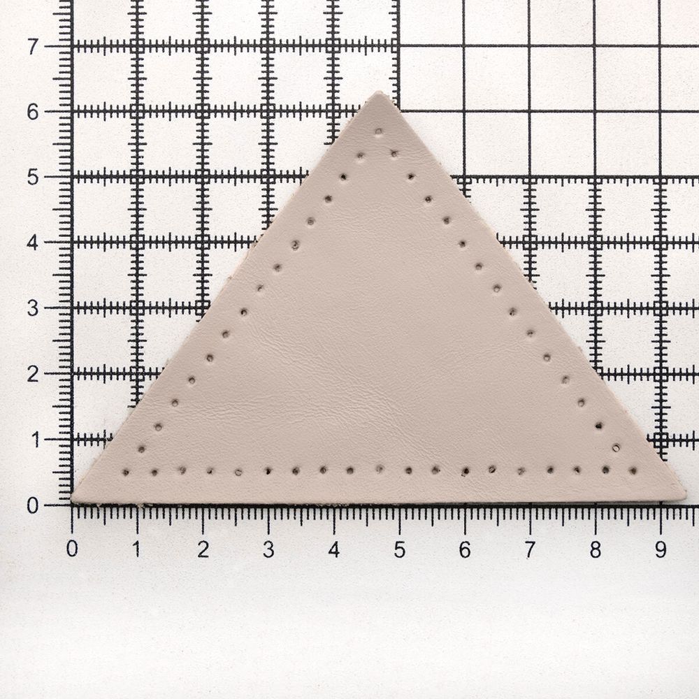 Заплатки пришивные из кожи, треугольник равнобедр., стор. 8см, с перфорацией, 2 шт, 100% кожа, 06 бежевый, 9903