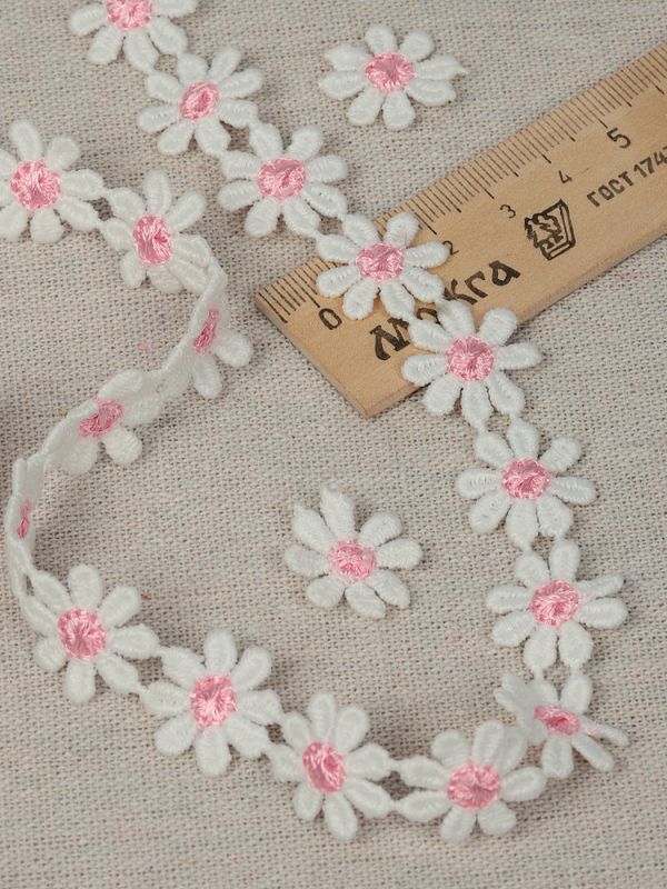 Кружево гипюр (плетёное) ромашка 15 мм / 13.71 метра, TBY.12243/1, цв.белый+розовый, Kruzhevo