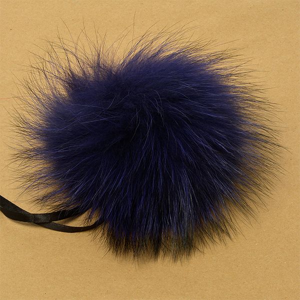 Помпон из натурального меха 180-200 мм, енот, RUS.PNE06, т.фиолетовый А