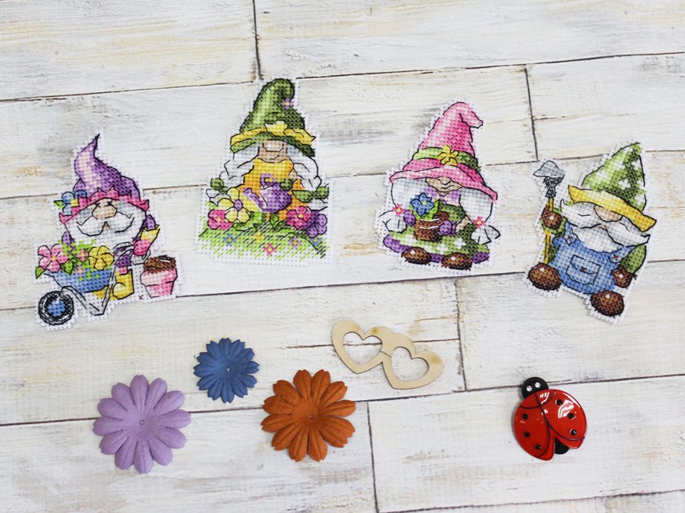 Набор для вышивания нитками МП Студия (Жар-птица), Садовые гномики Магниты, 7х9 см