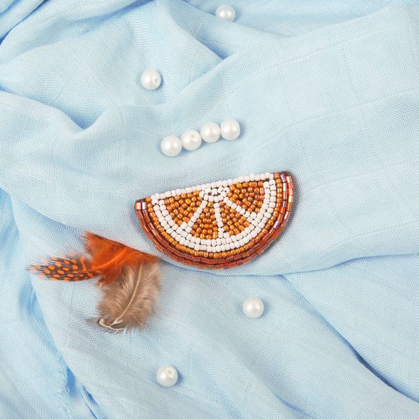 Набор для вышивания бисером Klart, Брошь Долька апельсина, 6х3,5 см