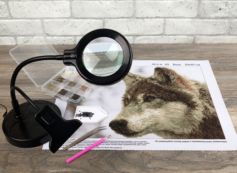 Лупа с подсветкой ⌀9 см (ув.х3), Ferstel FR-16