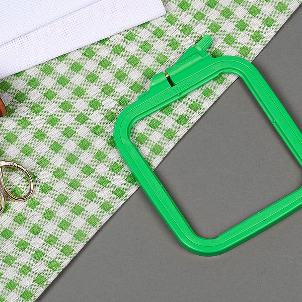 Пяльцы-рамка пластиковые 110х95 мм, Nurge NUR.170-11.5 цв.зеленый