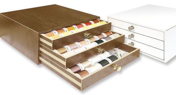 Швейные нитки (набор) подарочный в деревянной шкатулке: нитки Madeira SensaGreen 120х1000m, 8150H