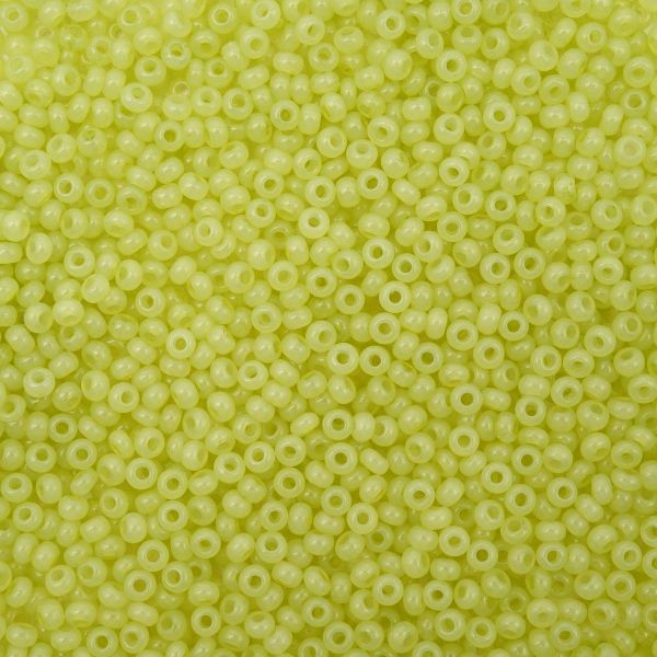 Бисер Preciosa 10/0 (2.3 мм), 500 г, эффект алебастра, круг.отв., (02153) 331-19001-10/0