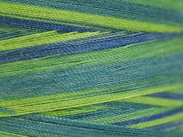 Нитки для машинной стежки Madeira Aeroquilt меланж №40, 2750 м, цв. 9509, 9131B, 1 катушка