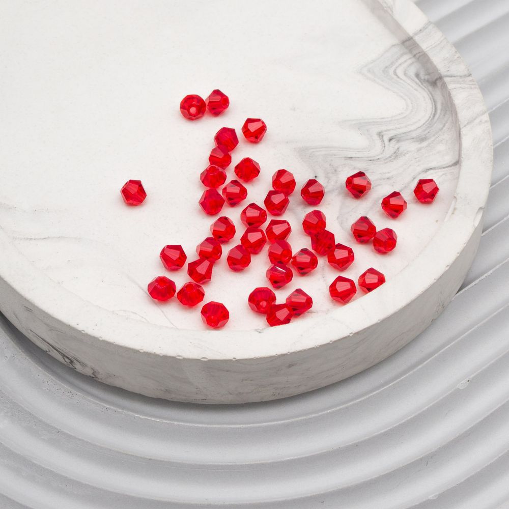 Бусины стекло 4х4 мм, 40 шт., Astra&Craft, 806 красный, Z-439