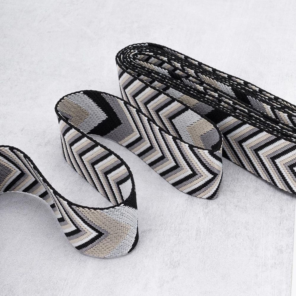 Стропа (ременная лента) 38 мм / 3 метра, [40 г/пог.м], с принтом 2-сторонняя, D147 серый/черный, 3Al354