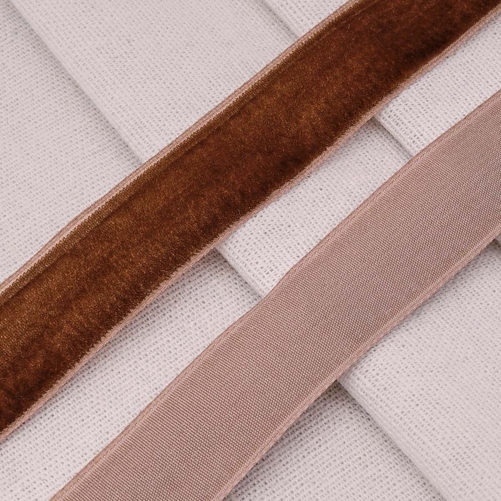 Лента бархатная (тесьма) 20.0 мм / 32.9±2 метров, 0081-1901, 208 коричневый