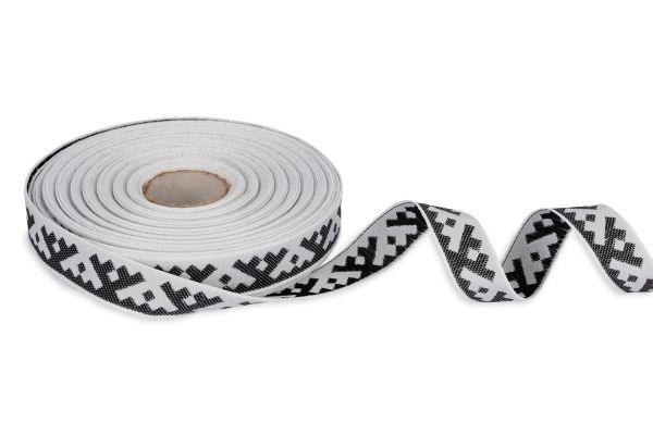 Лента (тесьма) жаккардовая 18.0 мм / 25±1 метров, Орнамент для северных народов, рис 6753 белый-черный, Gamma С3771