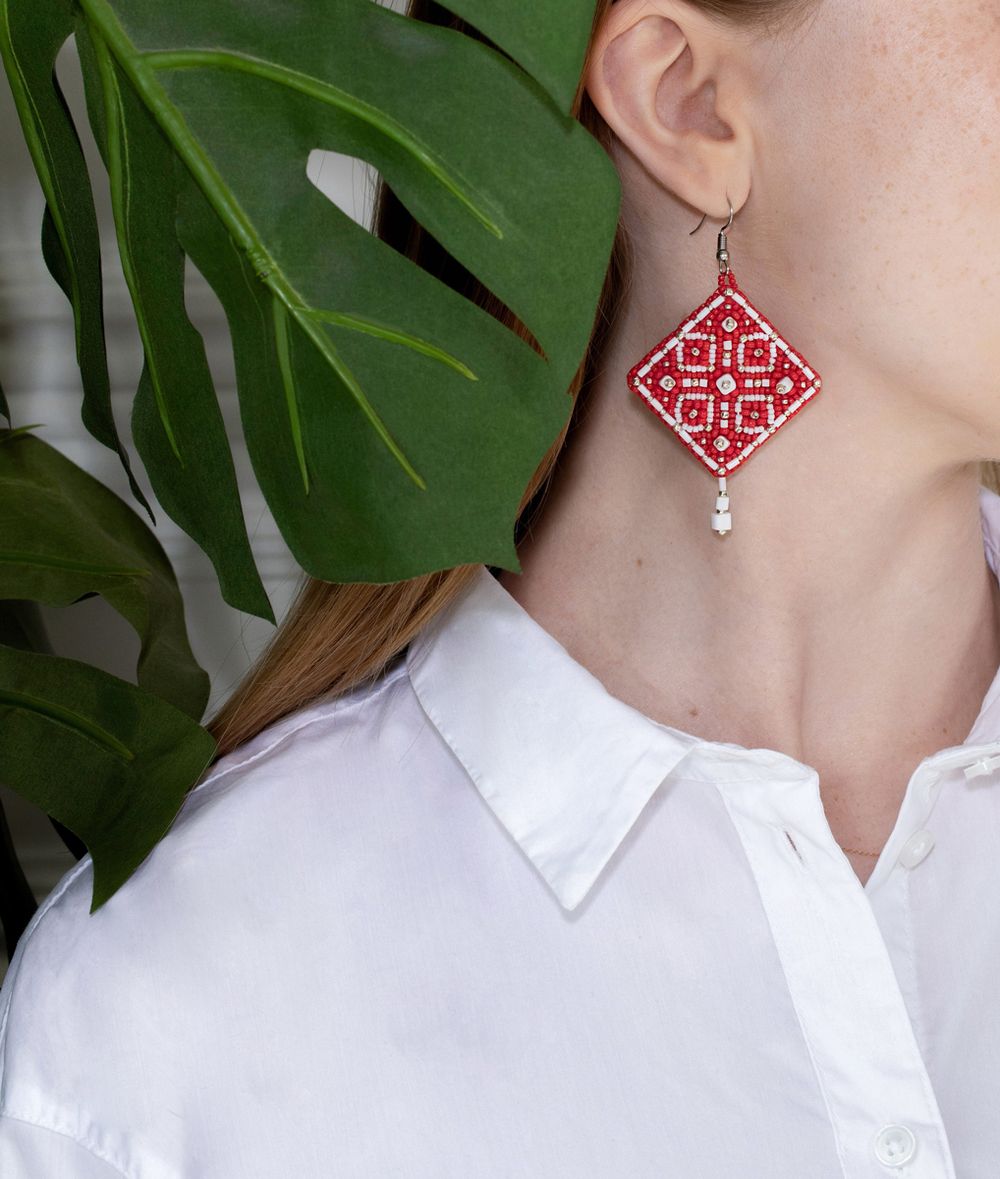 Набор для вышивания бисером Klart, серьги квадратные Красный орнамент, 4,5х4,5 см