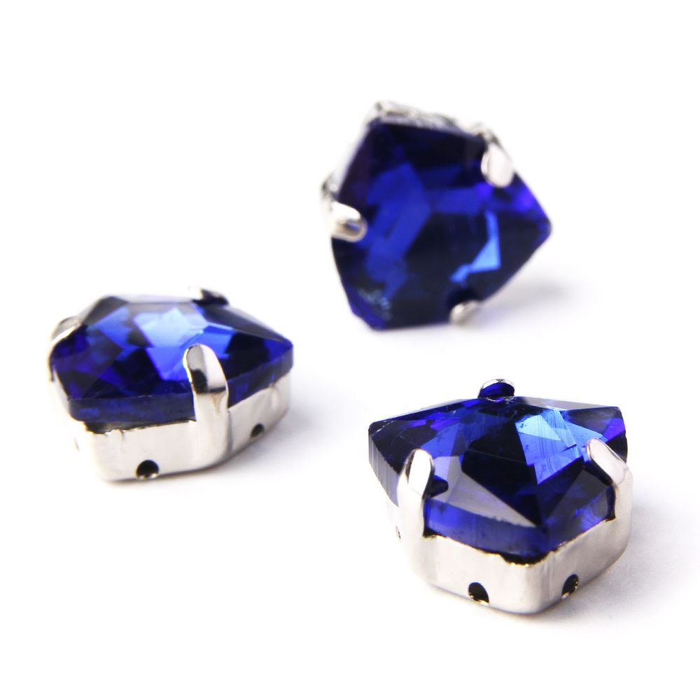 Хрустальные стразы в цапах треугольные (серебро) сапфир 12мм, 3 штук Astra&Craft, ТЦ011НН12