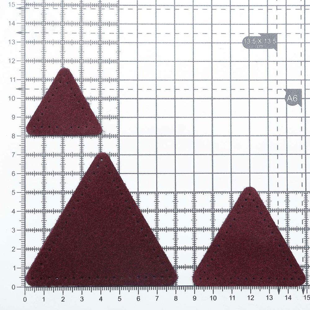 Набор заплаток пришивных из замши, треугольник равностор. 4, 6 и 8см, с перфорацией, 3 шт (31 бордовый), 59406