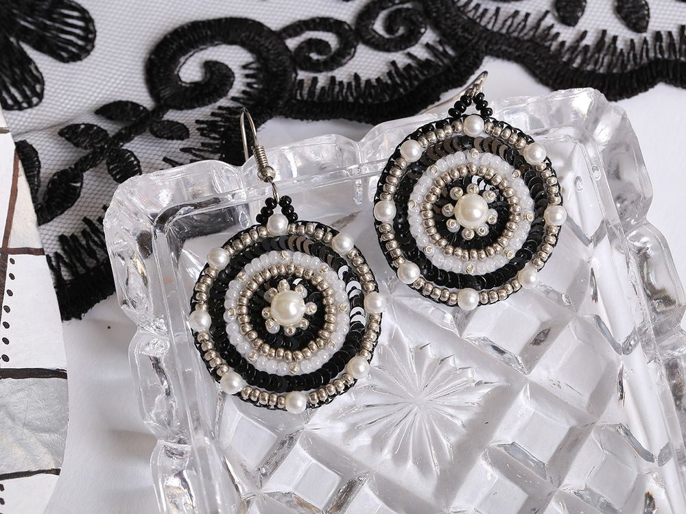 Набор для вышивания бисером Klart, серьги круглые Черно-белый орнамент, 3,5х4 см