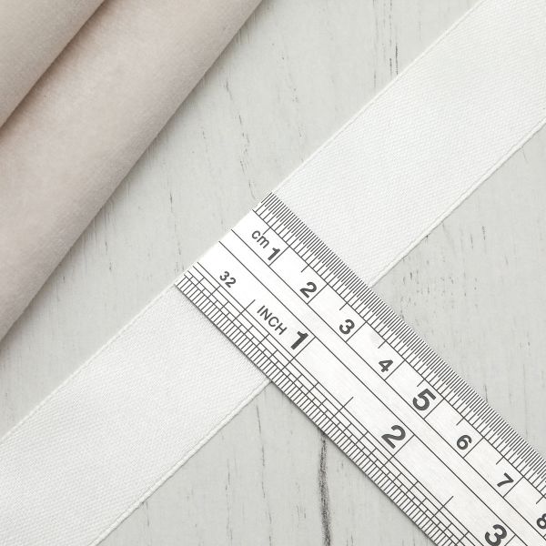 Лента атласная 1-сторонняя 25.0 мм / 22.86±1 метров, 047 молочный, Globus