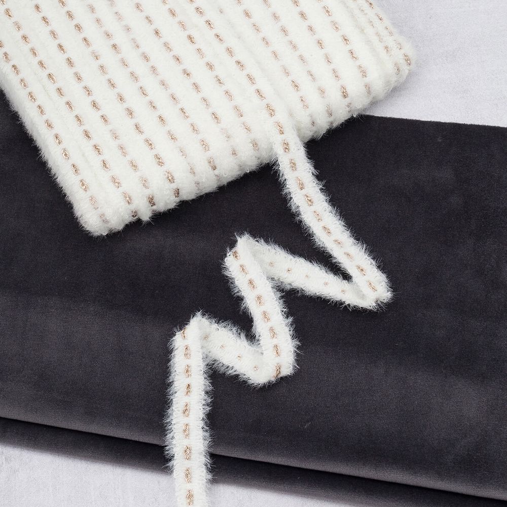 Тесьма отделочная твидовая 20 мм / 82.29 метра, пушистая с люрексом, белый, 3Al287