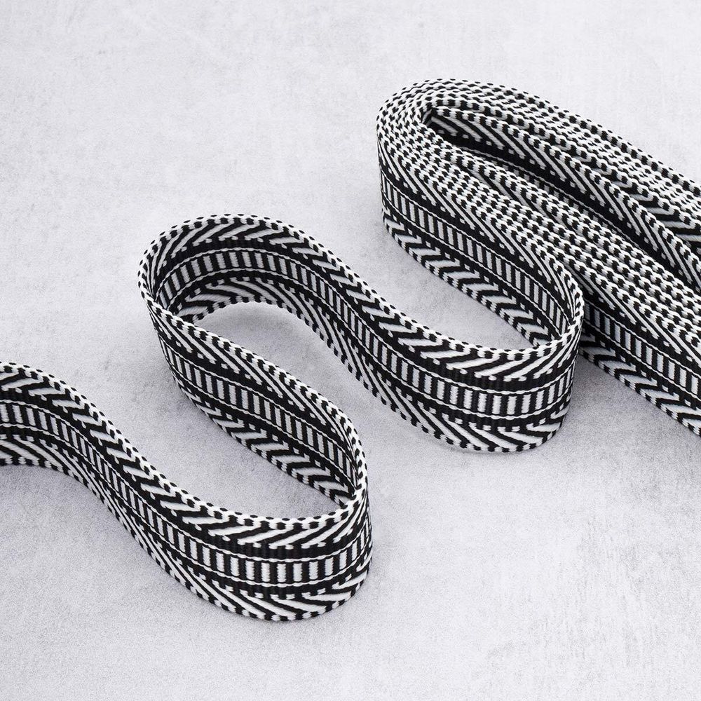 Стропа (ременная лента) 38 мм / 3 метра, [40 г/пог.м], с принтом 2-сторонняя, T070 черный/белый), 3Al352