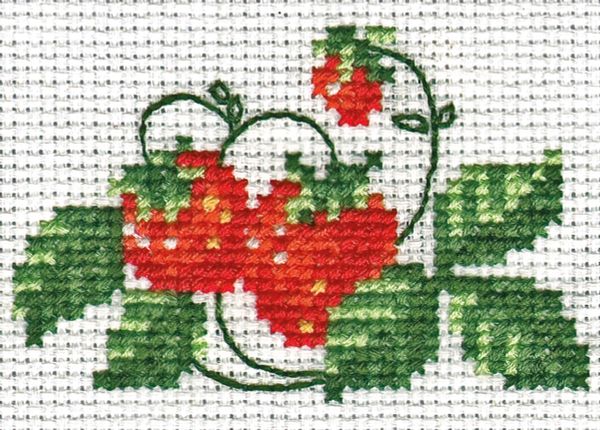 Набор для вышивания нитками Klart, Клубничка, 8,5х5,5 см