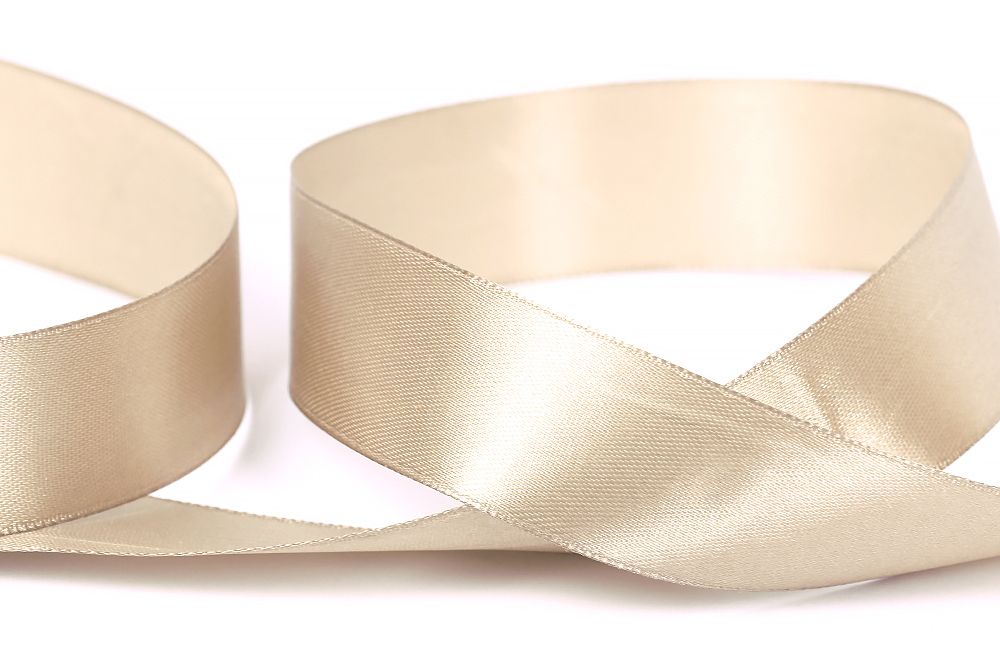 Лента атласная 1-сторонняя 25.0 мм / 33±2 метра, 061 св.св.бежевый, Gamma