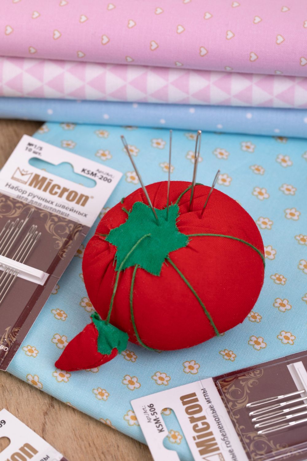 Подушечка для игл Помидор 7 см, красный, Gamma ТОМ-7