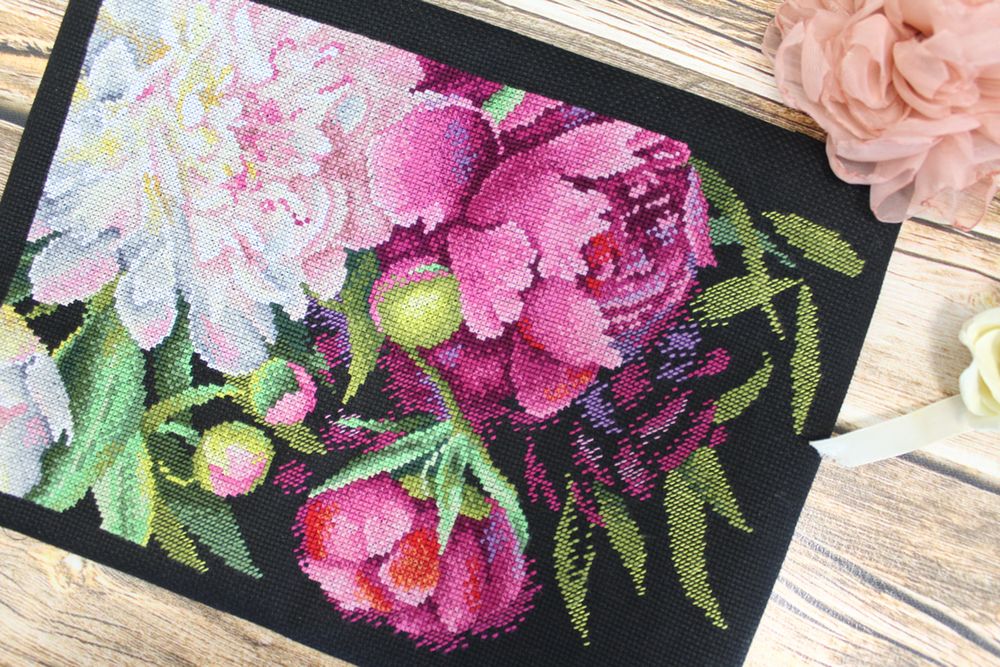 Набор для вышивания нитками МП Студия, Королевские пионы 27х18 см