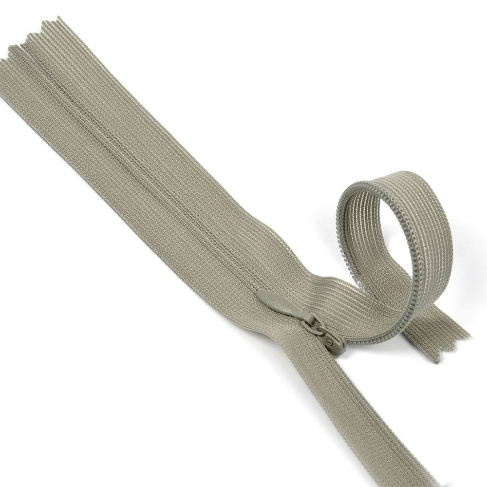 Молния потайная (скрытая) Т3 (3 мм) 1 зам., н/раз., 20 см, цв.F317 серый уп.50 шт Молния потайная (скрытая) Т3 (3 мм) 1 зам., н/раз., 20 см, цв.F317 серый уп.50 шт