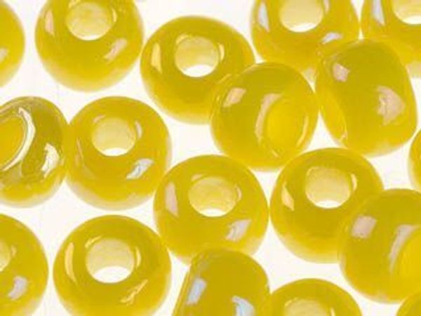 Бисер Preciosa 10/0 (2.3 мм), 1х50 г, непрозрачный с радужным покрытием, цв. 84110