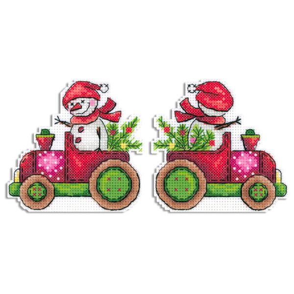 Набор для вышивания нитками МП Студия Р-1133, на пластиковой канве Снежный курьер, 9х9 см