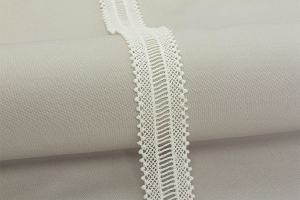 Кружево гипюр (плетёное) 33 мм / 10 м, кремовый, Gamma GGM-3301