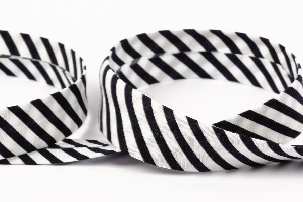 Косая бейка хлопковая 15 мм / 22.8 метров, 020 черные полосы, Gamma GBF-15