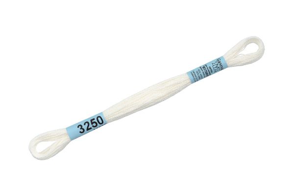 Мулине Gamma 100% хлопок, цв.3250 молочный, 24 мотка по 8 метров