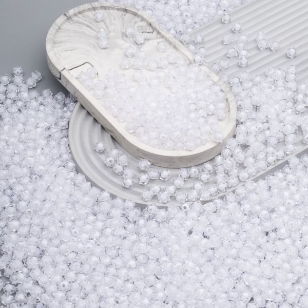 Бусины акрил ⌀8 мм, в цвете с белой сердцевиной, граненый куб, 500 г, Astra&Craft (прозрачный)