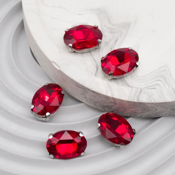 Хрустальные стразы в цапах овальной формы, красный 10х14 мм, 5 шт., ОЦ005НН1014