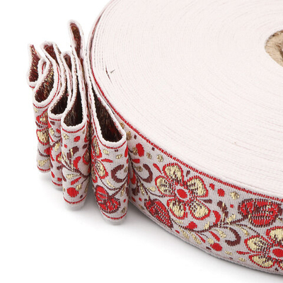 Лента (тесьма) жаккардовая 32.0 мм / 25±1 метров, с метанитом Яблоневый цвет, рис. 9565 белый / золотой / красный, С3104Г17