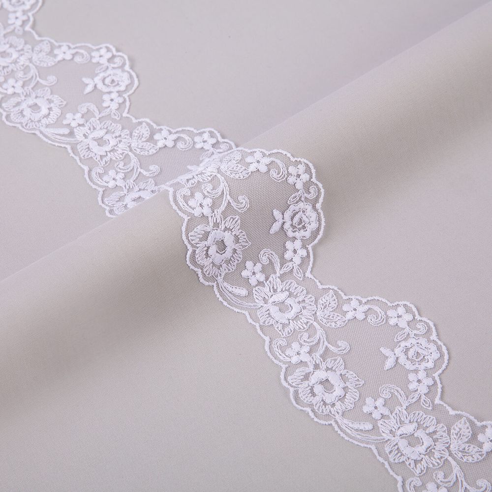 Кружево на сетке 67 мм / 10 м, белый, Gamma GKMB-6702M